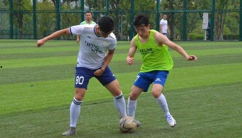 成人足球比赛热身视频,成人比赛前的激情预热