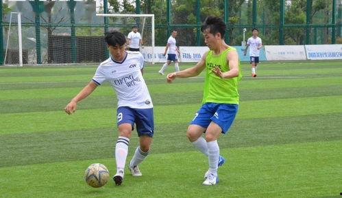 成人足球比赛热身视频,成人比赛前的激情预热