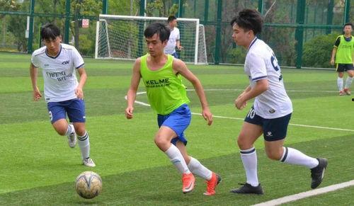 成人足球比赛热身视频,成人比赛前的激情预热