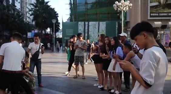 成人礼奶奶视频,成人礼奶奶温馨寄语感动全网