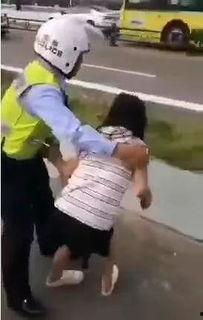 成人嚎啕大哭的视频素材,成人嚎啕大哭的瞬间