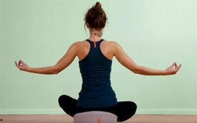 成人瑜伽开肩视频,轻松解锁肩部束缚，释放身心活力