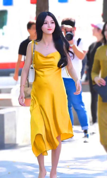 成人趣味裙子吊带视频,成人趣味裙子吊带视频潮流解析